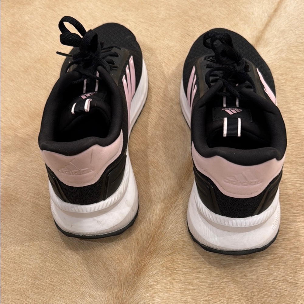 Adidas Black and Pink Sneakers Sleek Sporty Design - Picture 3 of 6